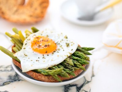 Friselle con Asparagi e Uova