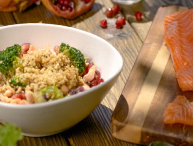 Insalata di Quinoa con Broccolo e Salmone