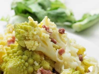 Farfalle con Broccolo Romanesco e Speck