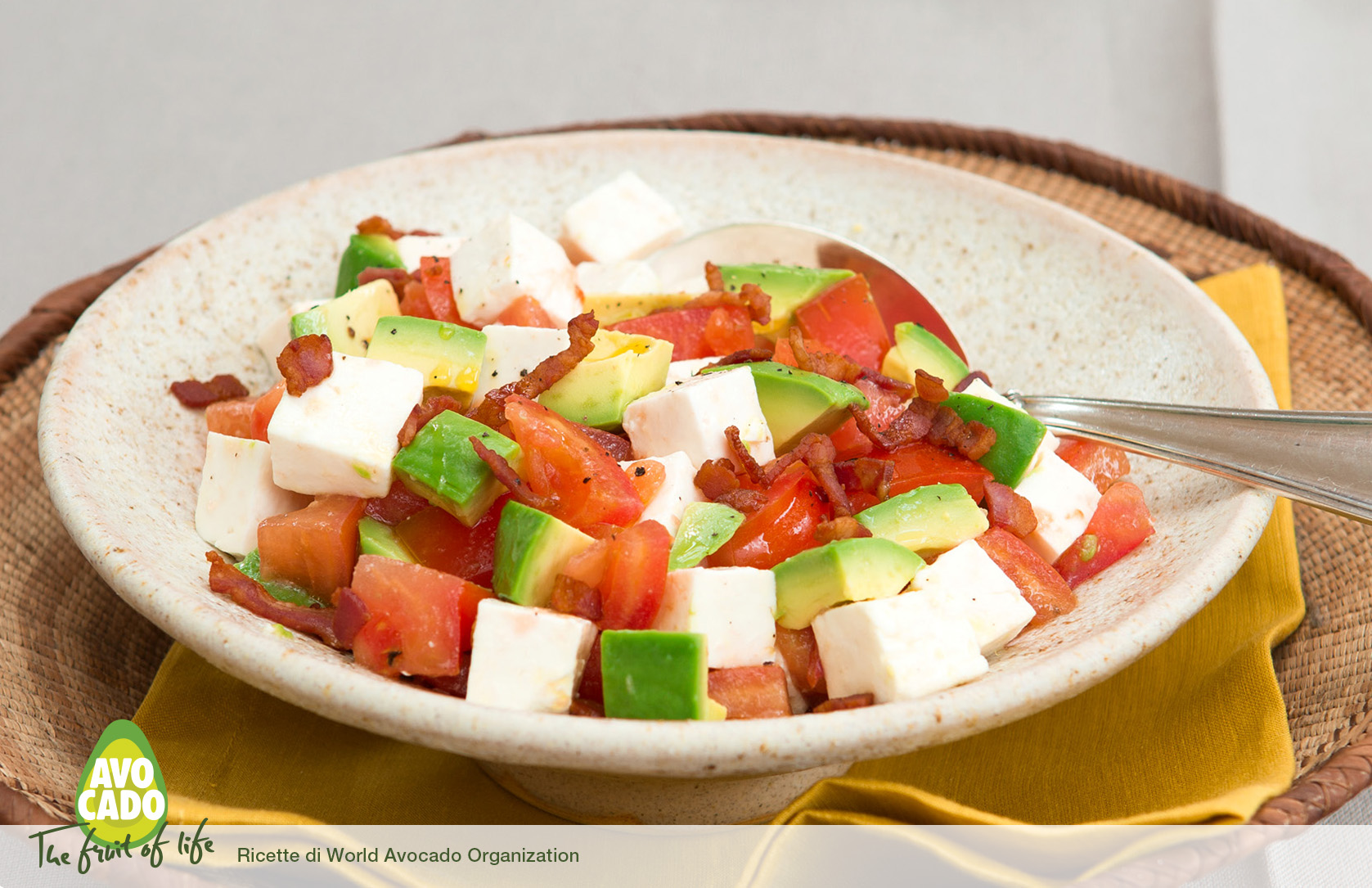 Insalata di Avocado con Bacon e Pomodori