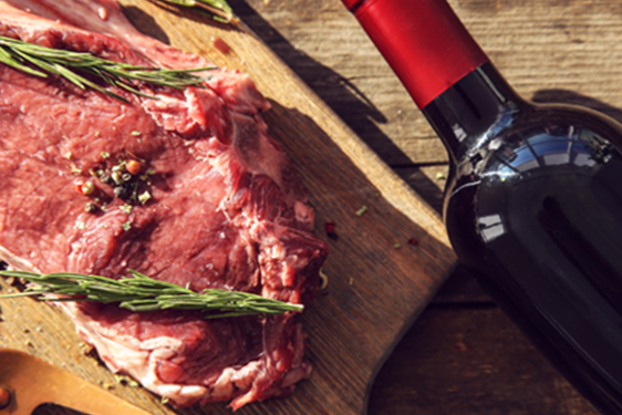 Come abbinare il vino alla carne? Consigli e regole base