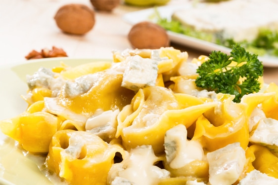 Ricetta Tortelloni con formaggio e noci di Sorrento - Scelte per te