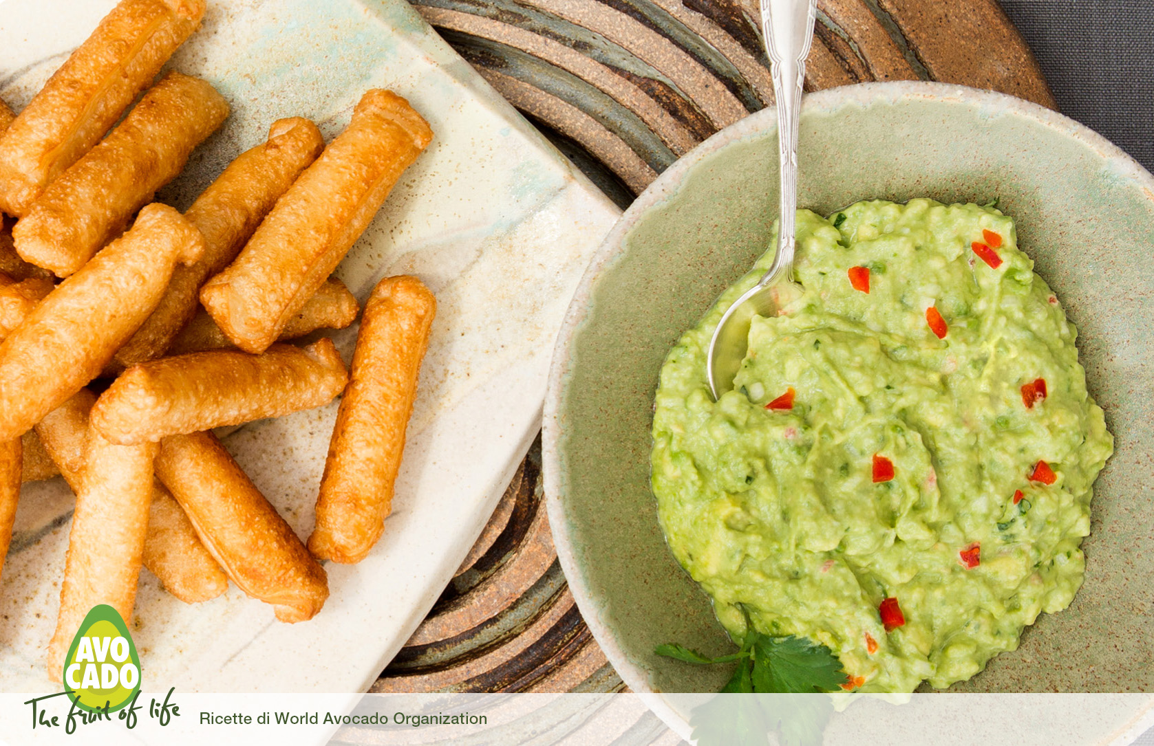 BASTONCINI DI FORMAGGIO CROCCANTE CON GUACAMOLE PICCANTE