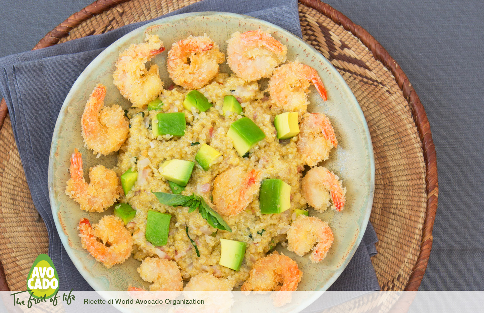 Quinoa fumè con avocado e gamberi